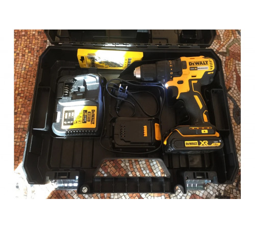 Бесщеточная дрель-шуруповерт DEWALT 18.0 В XR DCD777S2T