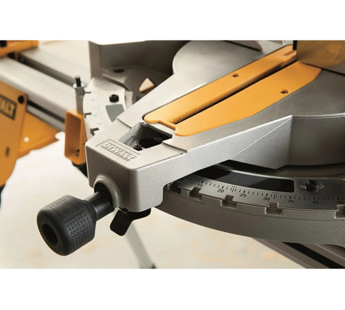 Торцовочная пила DEWALT D27113