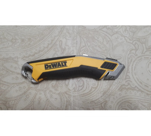 Универсальный нож DEWALT с выдвижным лезвием DWHT0-10295