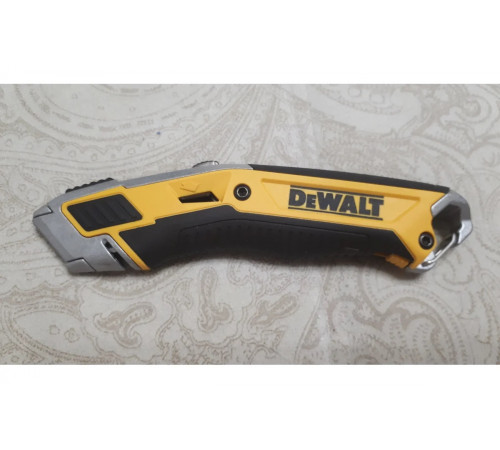 Универсальный нож DEWALT с выдвижным лезвием DWHT0-10295