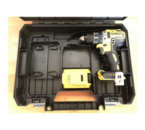 Дрель-шуруповерт DEWALT DCD791NT