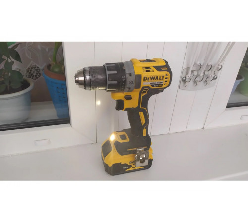 Дрель-шуруповерт DEWALT DCD791NT