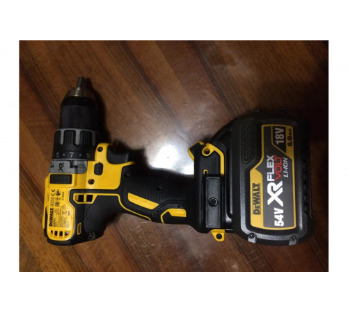 Дрель-шуруповерт DEWALT DCD791NT