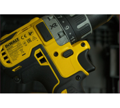 Дрель-шуруповерт DEWALT DCD791NT