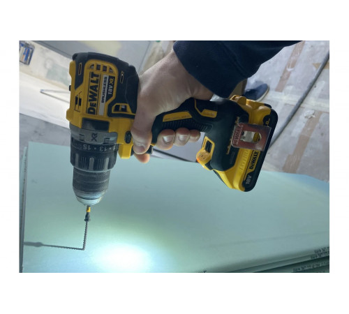Дрель-шуруповерт DEWALT DCD791NT