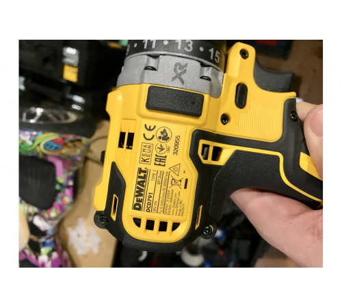 Дрель-шуруповерт DEWALT DCD791NT