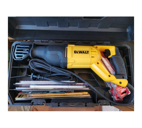 Сабельная пила DEWALT DWE305PK