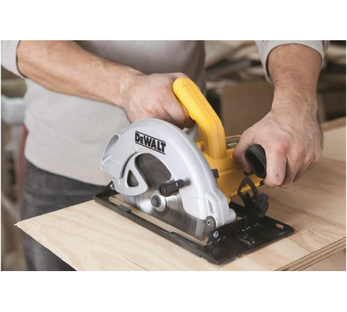 Дисковая пила DEWALT DWE 560 K