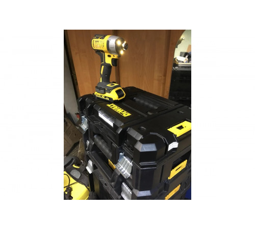 Бесщеточный импульсный шуруповерт DEWALT XR DCF887N