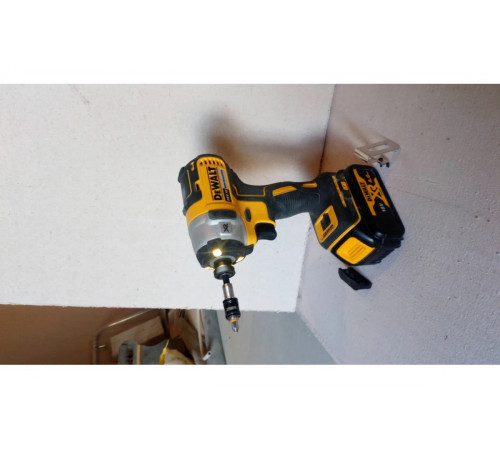 Бесщеточный импульсный шуруповерт DEWALT XR DCF887N