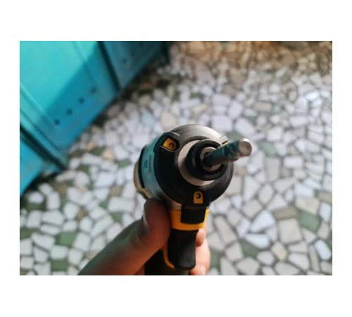 Бесщеточный импульсный шуруповерт DEWALT XR DCF887N