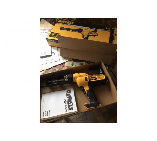 Пистолет для герметика DEWALT 18.0 В XR DCE560N-XJ