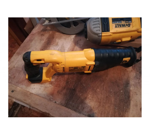 Сабельная пила DEWALT DCS380M2