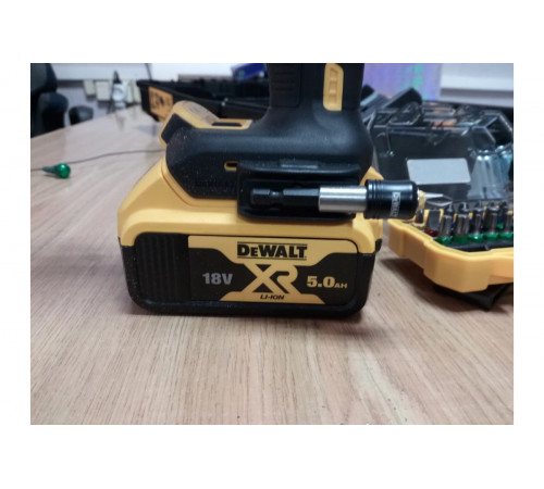 Бесщеточная дрель-шуруповерт DEWALT DCD791P2