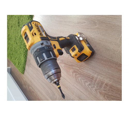 Бесщеточная дрель-шуруповерт DEWALT DCD791P2