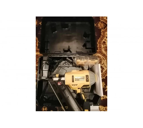 Степлер DEWALT DCN 692P2