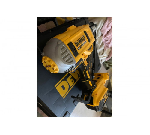 Степлер DEWALT DCN 692P2