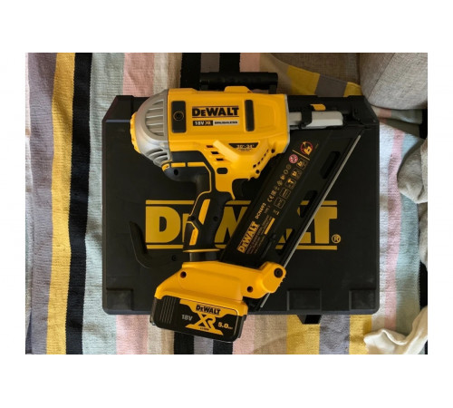 Степлер DEWALT DCN 692P2
