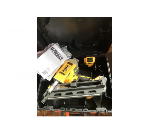 Степлер DEWALT DCN 692P2