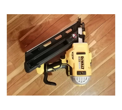 Степлер DEWALT DCN 692P2
