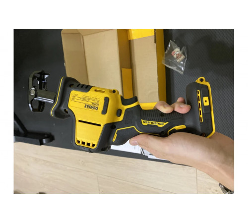 Бесщеточная сабельная пила DEWALT 18 В XR DCS369N-XJ