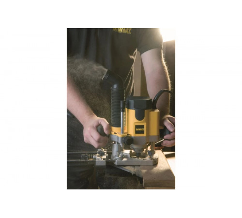 Фрезер DEWALT DW 621 K