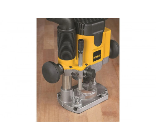Фрезер DEWALT DW 621 K