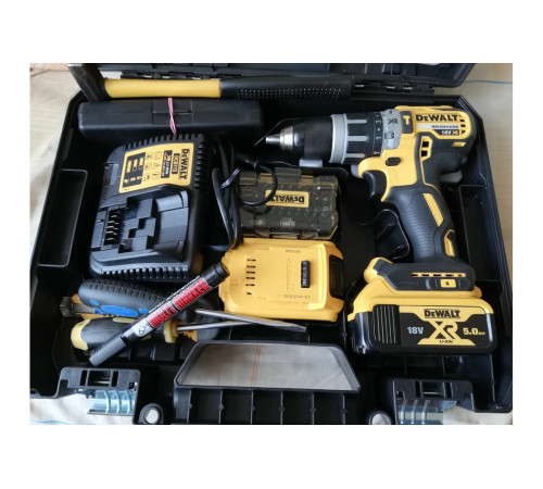 Бесщеточная ударная дрель-шуруповерт DEWALT DCD796P2