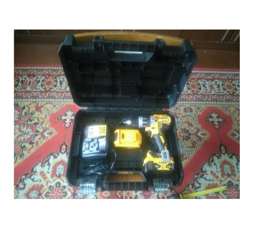 Бесщеточная ударная дрель-шуруповерт DEWALT DCD796P2