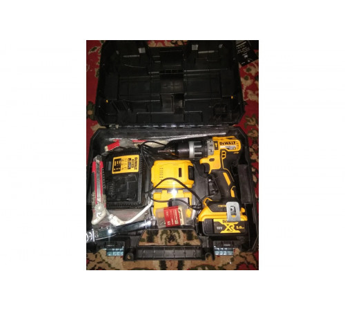 Бесщеточная ударная дрель-шуруповерт DEWALT DCD796P2