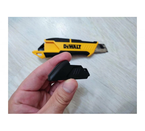 Нож с сегментированным лезвием DEWALT 18мм DWHT10332-0