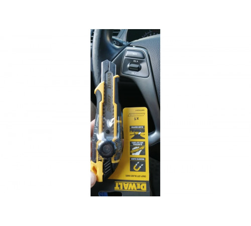 Нож с сегментированным лезвием DEWALT 18мм DWHT10332-0