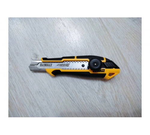 Нож с сегментированным лезвием DEWALT 18мм DWHT10332-0