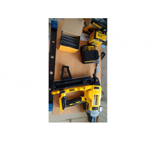 Монтажный пистолет DEWALT 18В XR DCN890N