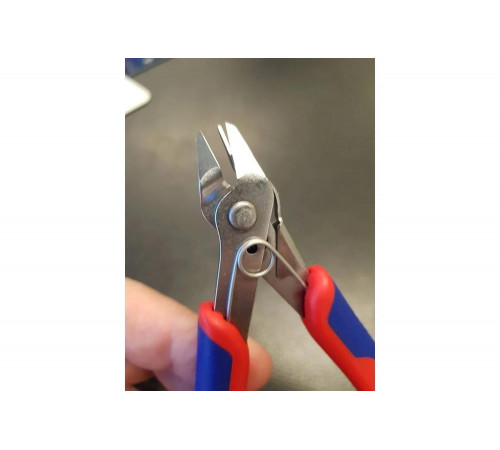 Бокорезы Knipex, 125 мм, 62 HRC, чёрн., 2-к ручки, KN-7002125SB Бокорезы Knipex, 125 мм, 62 HRC, чёрн., 2-к ручки, KN-7002125SB