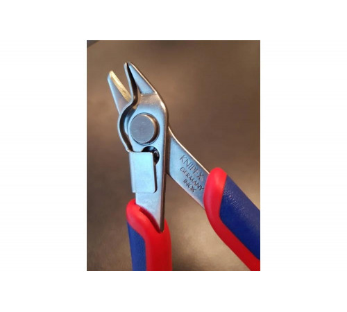 Бокорезы Knipex, 125 мм, 62 HRC, чёрн., 2-к ручки, KN-7002125SB Бокорезы Knipex, 125 мм, 62 HRC, чёрн., 2-к ручки, KN-7002125SB