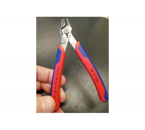 Бокорезы Knipex, 125 мм, 62 HRC, чёрн., 2-к ручки, KN-7002125SB Бокорезы Knipex, 125 мм, 62 HRC, чёрн., 2-к ручки, KN-7002125SB