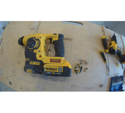 Аккумуляторный перфоратор DEWALT DCH253M2-QW