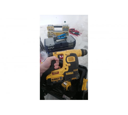 Аккумуляторный перфоратор DEWALT DCH253M2-QW
