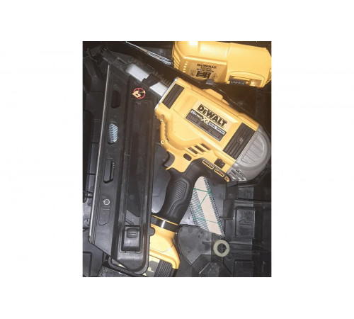 Универсальное зарядное устройство (18-54 В) DEWALT DCB118