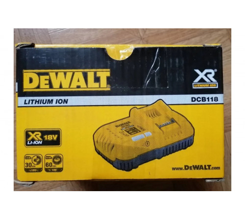Универсальное зарядное устройство (18-54 В) DEWALT DCB118