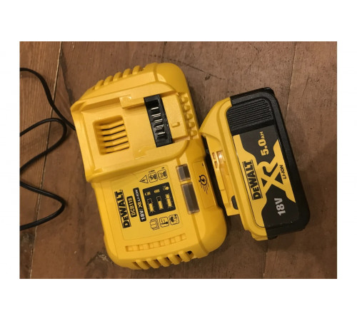 Универсальное зарядное устройство (18-54 В) DEWALT DCB118