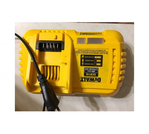 Универсальное зарядное устройство (18-54 В) DEWALT DCB118