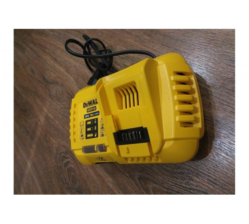 Универсальное зарядное устройство (18-54 В) DEWALT DCB118