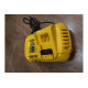 Универсальное зарядное устройство (18-54 В) DEWALT DCB118