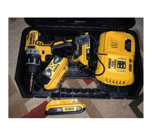 Универсальное зарядное устройство (18-54 В) DEWALT DCB118