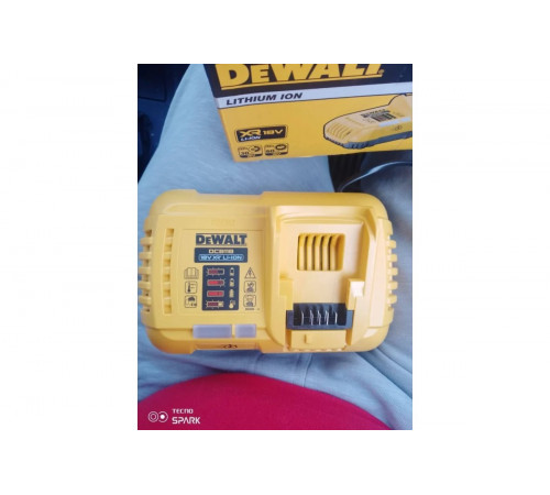 Универсальное зарядное устройство (18-54 В) DEWALT DCB118
