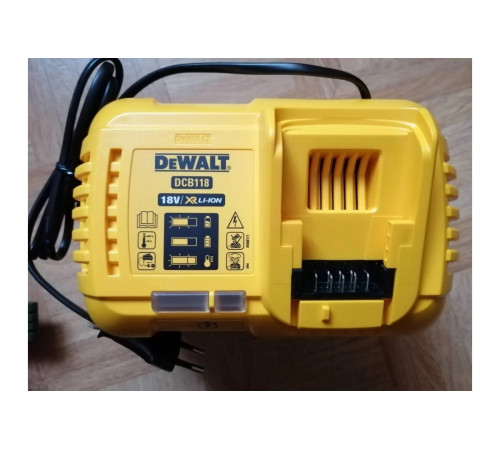 Универсальное зарядное устройство (18-54 В) DEWALT DCB118