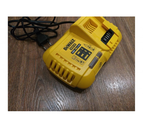 Универсальное зарядное устройство (18-54 В) DEWALT DCB118