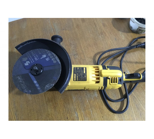 Угловая шлифмашина DEWALT DWE 4599